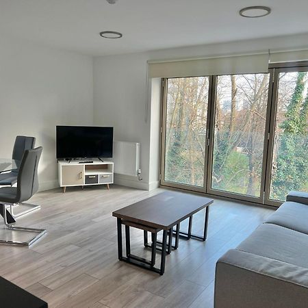 Kensington House By Solitaire Suites Слау Экстерьер фото