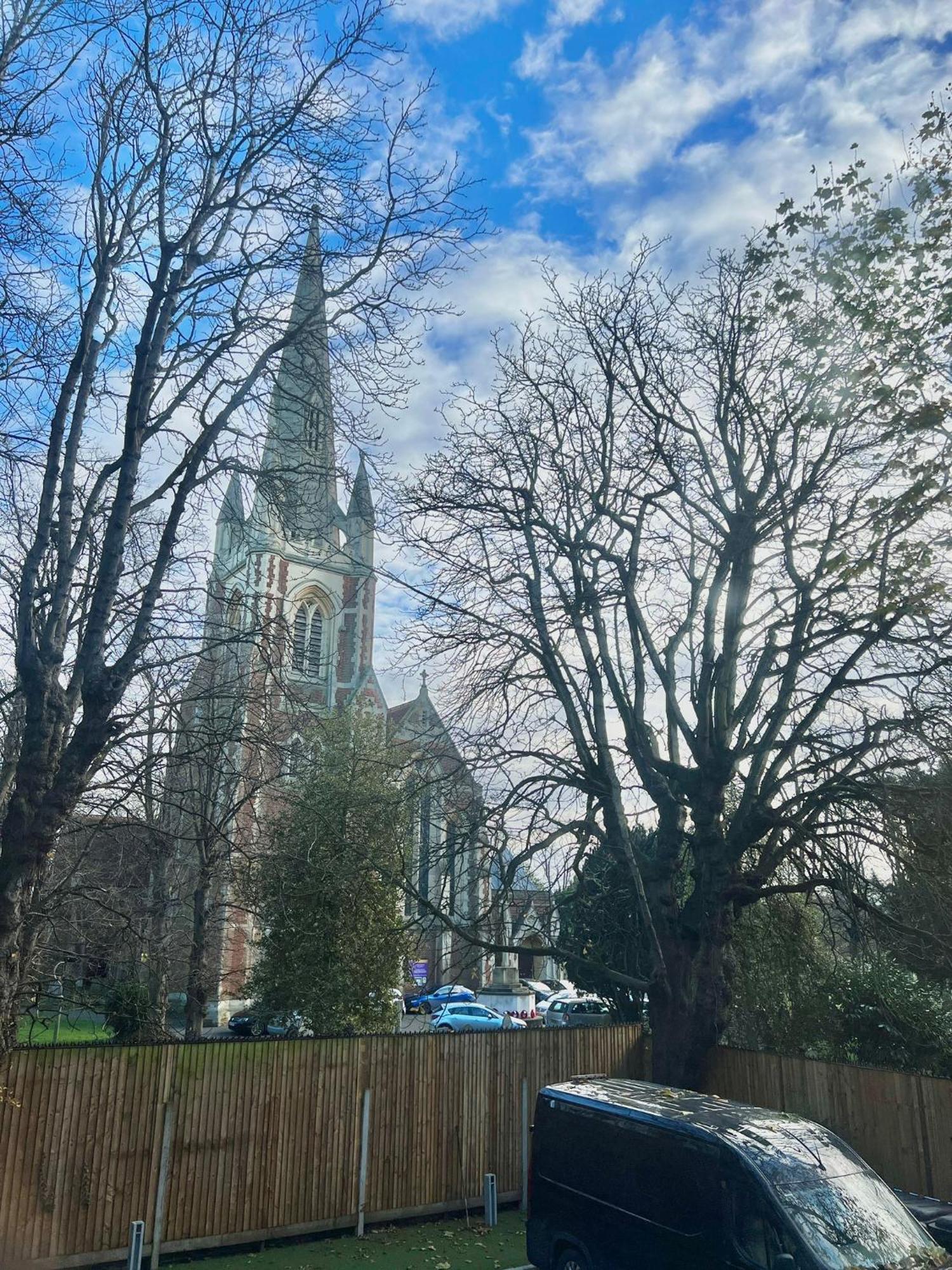 Kensington House By Solitaire Suites Слау Экстерьер фото