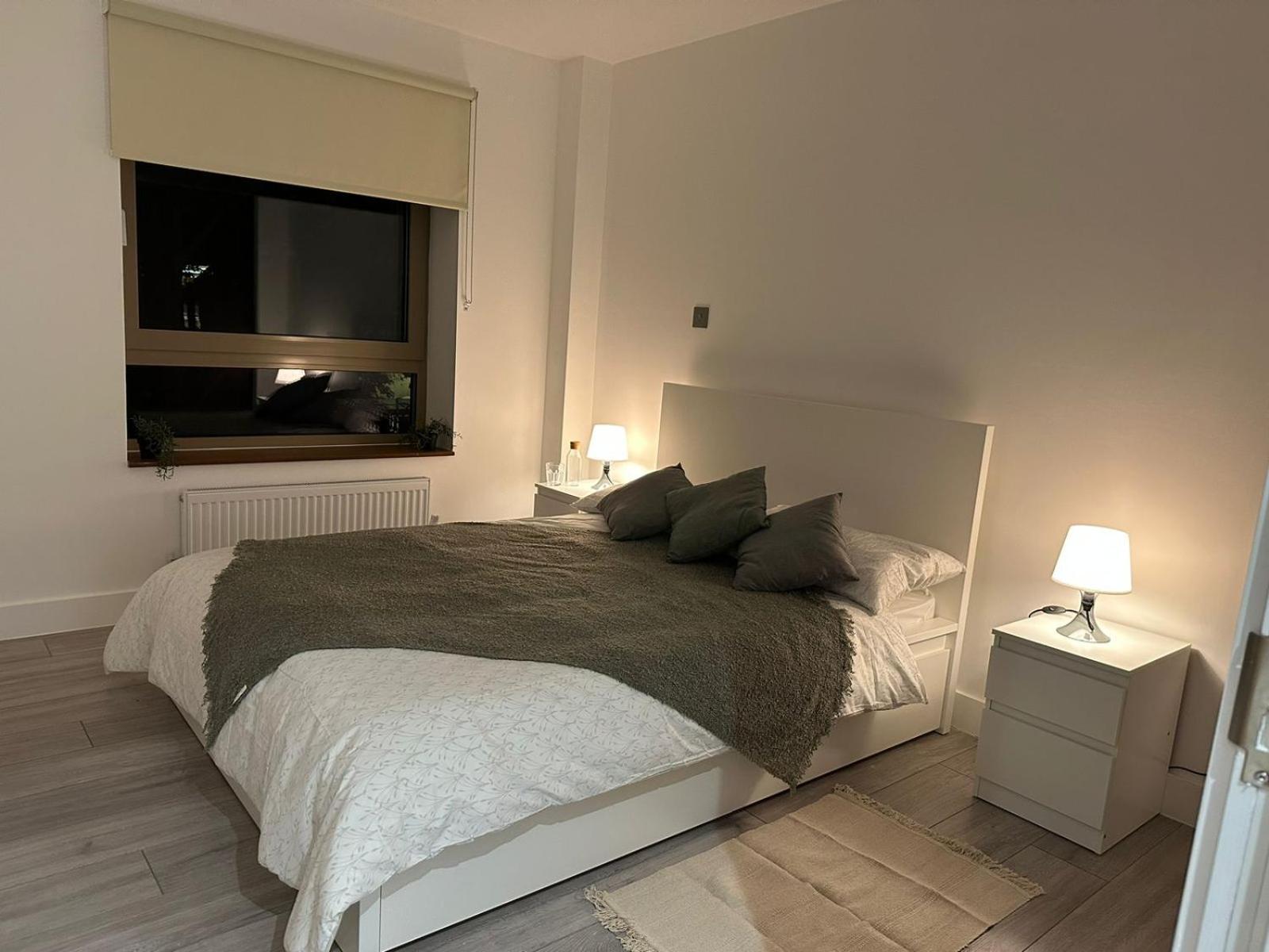 Kensington House By Solitaire Suites Слау Экстерьер фото