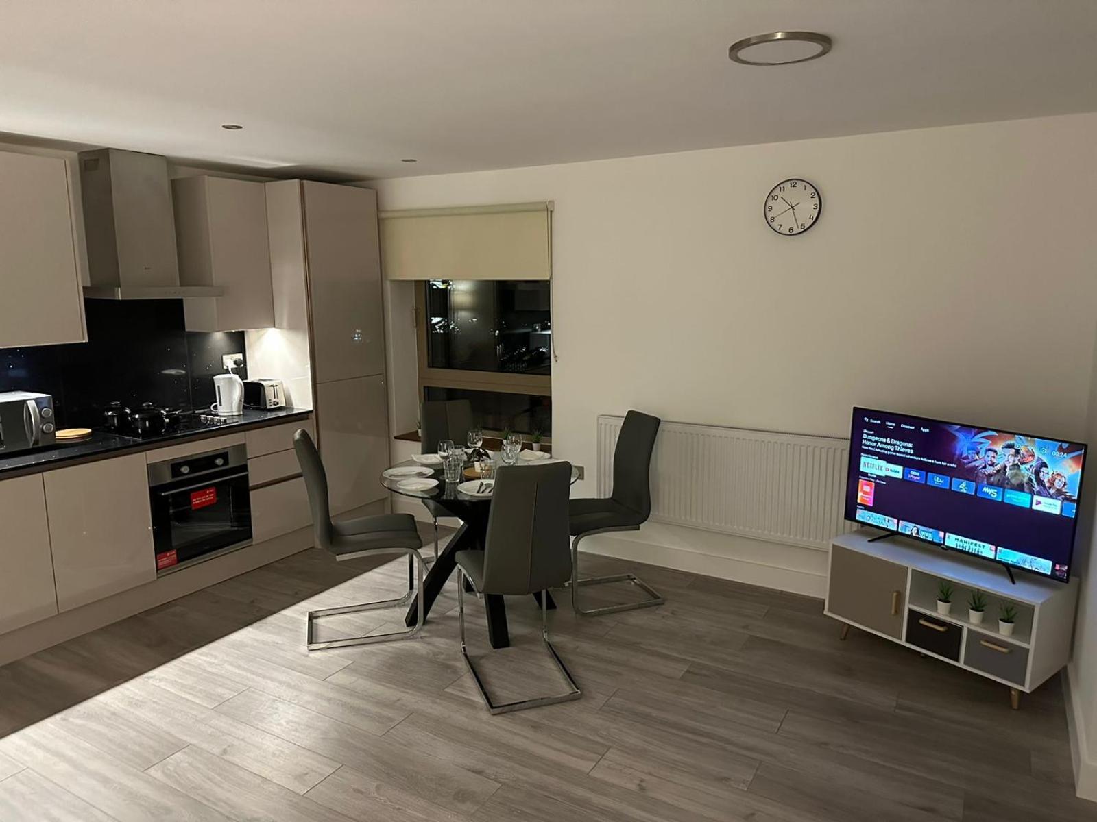 Kensington House By Solitaire Suites Слау Экстерьер фото